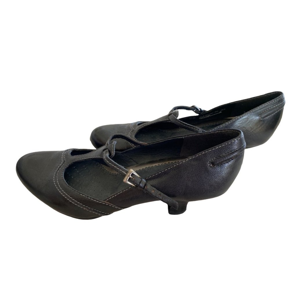Clarks - Picture 3 of 7